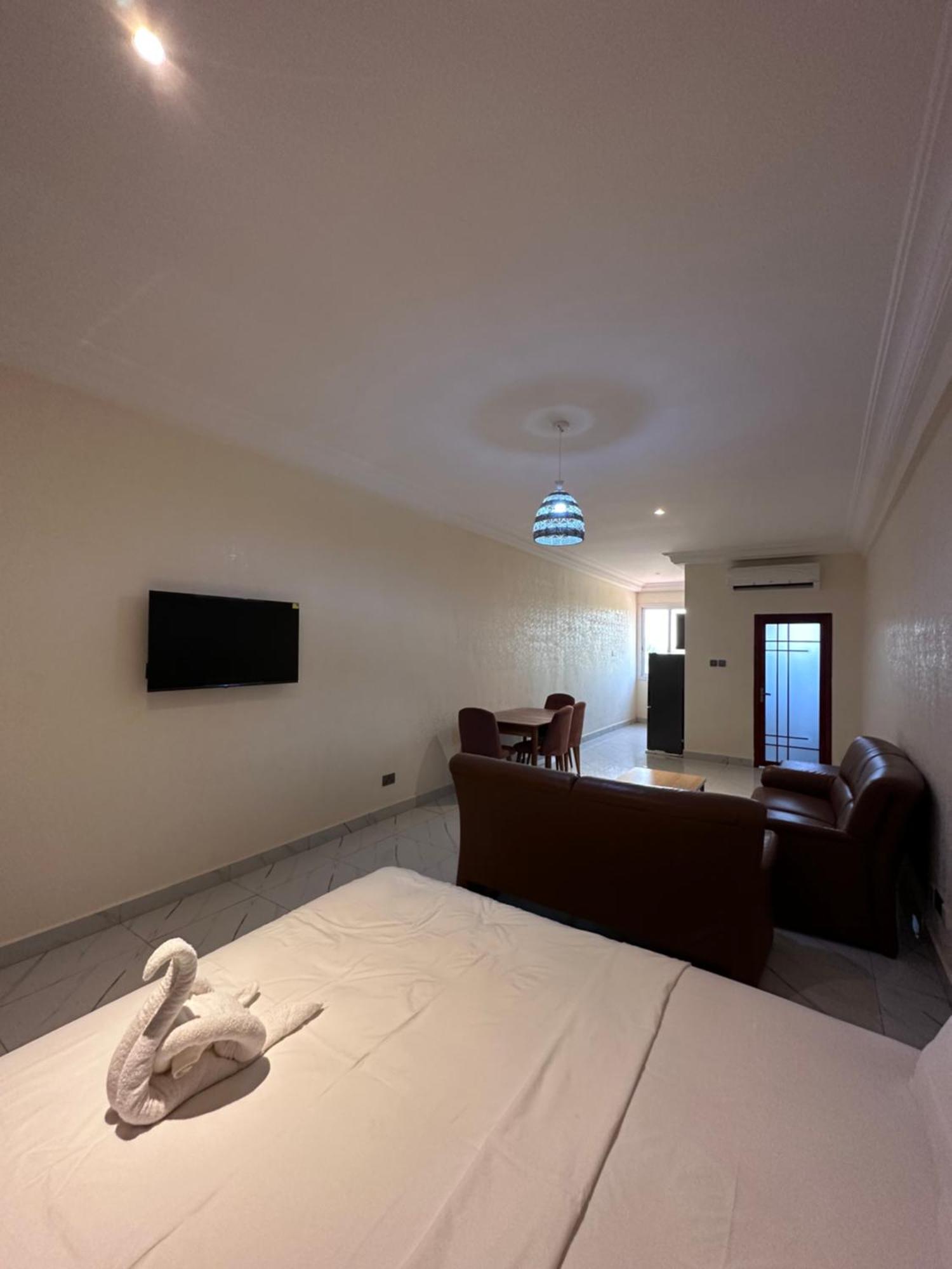 Apartments Plaza Hotel Кололи Экстерьер фото
